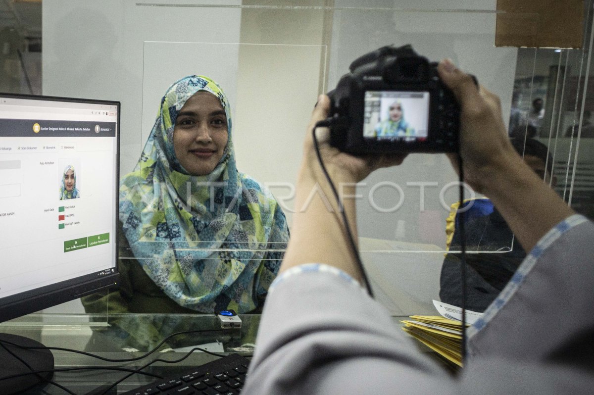 PENERAPAN MASA BERLAKU PASPOR 10 TAHUN DI JAKARTA | ANTARA Foto