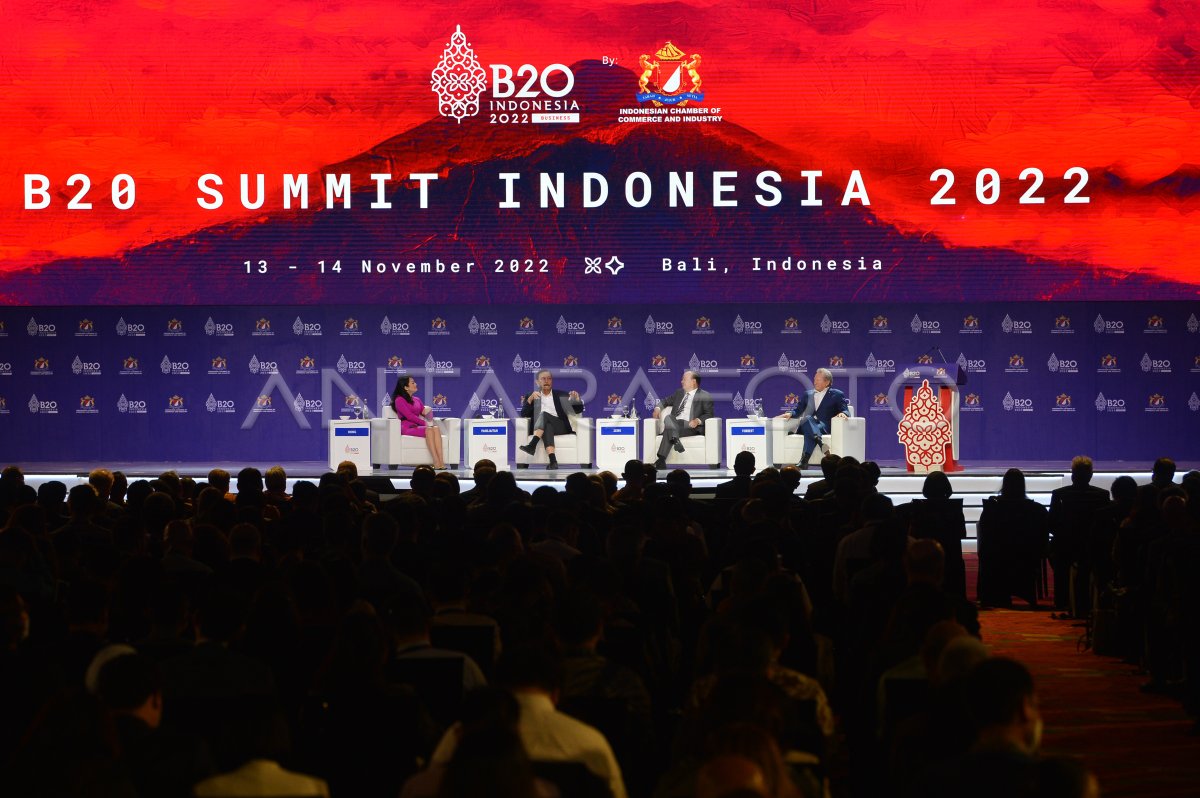 DISKUSI PANEL PERTAMA B20 SUMMIT INDONESIA | ANTARA Foto