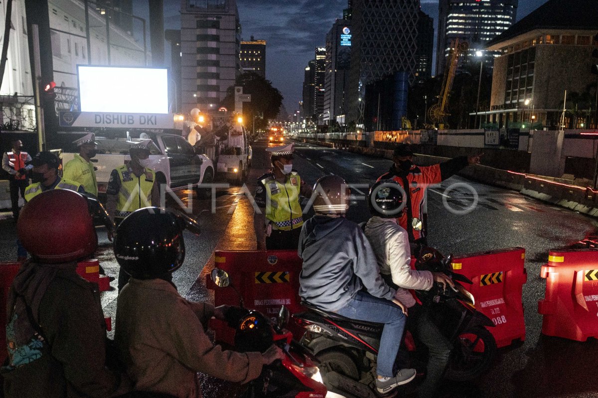 PENUTUPAN JALAN PROTOKOL DI JAKARTA | ANTARA Foto