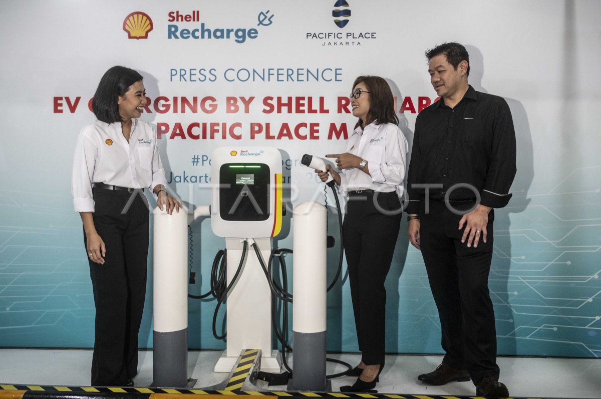 PELUNCURAN SHELL RECHARGE DI MAL PACIFIC PLACE | ANTARA Foto