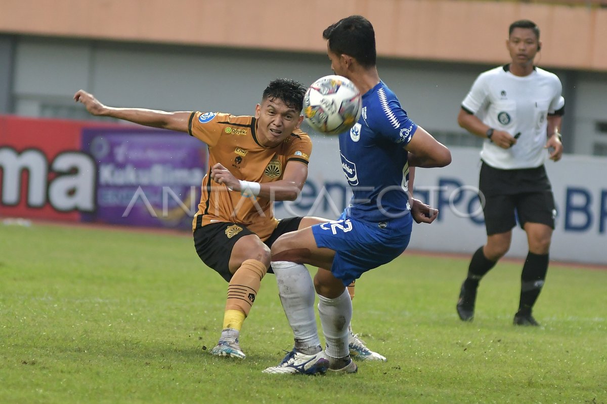 Bhayangkara Fc Melawan Psis Semarang Antara Foto