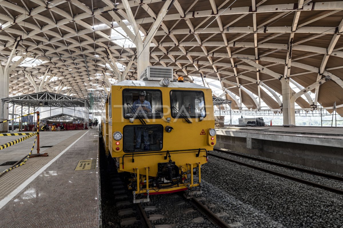 Progres Pembangunan Stasiun Kereta Cepat Halim Antara Foto