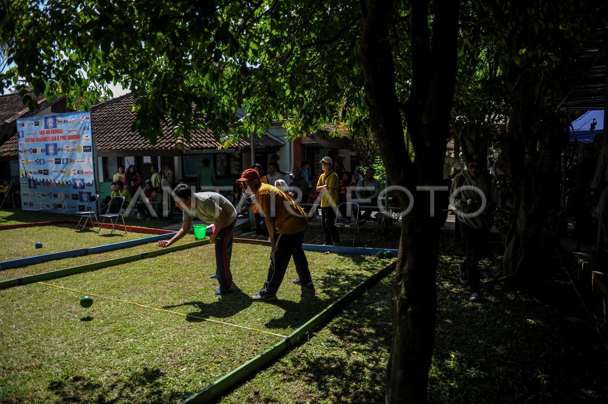Festival permainan bocce bagi siswa disabilitas