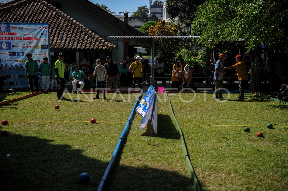 Festival permainan bocce bagi siswa disabilitas
