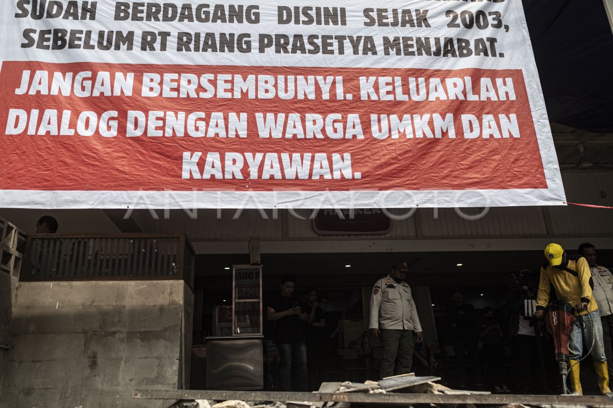 Pembongkaran ruko penyerobot saluran air