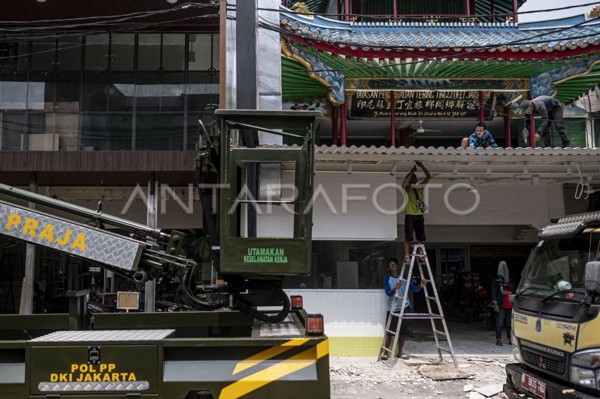 Pembongkaran ruko penyerobot saluran air