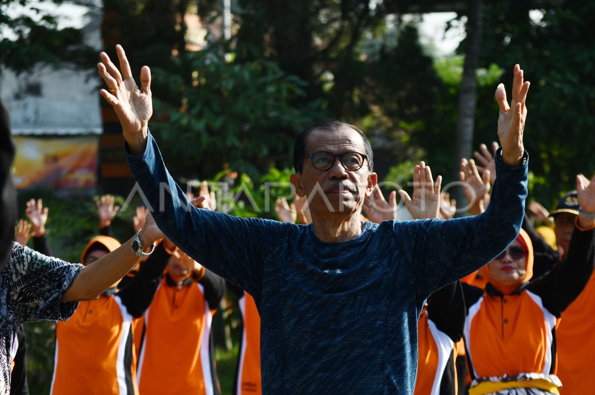 Senam Hari Lansia Di Magetan Antara Foto