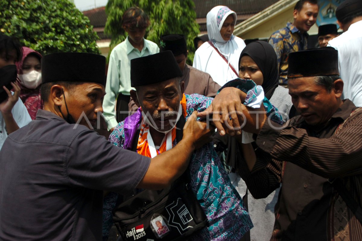 Pemberangkatan jamaah calon haji di tegal