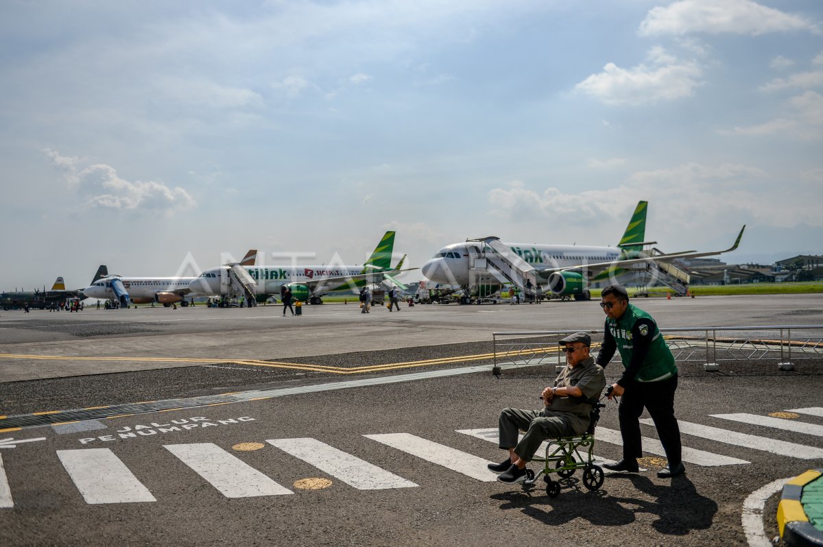 Rencana Pemindahan Penerbangan Di Bandara Husein Sastranegara | ANTARA Foto