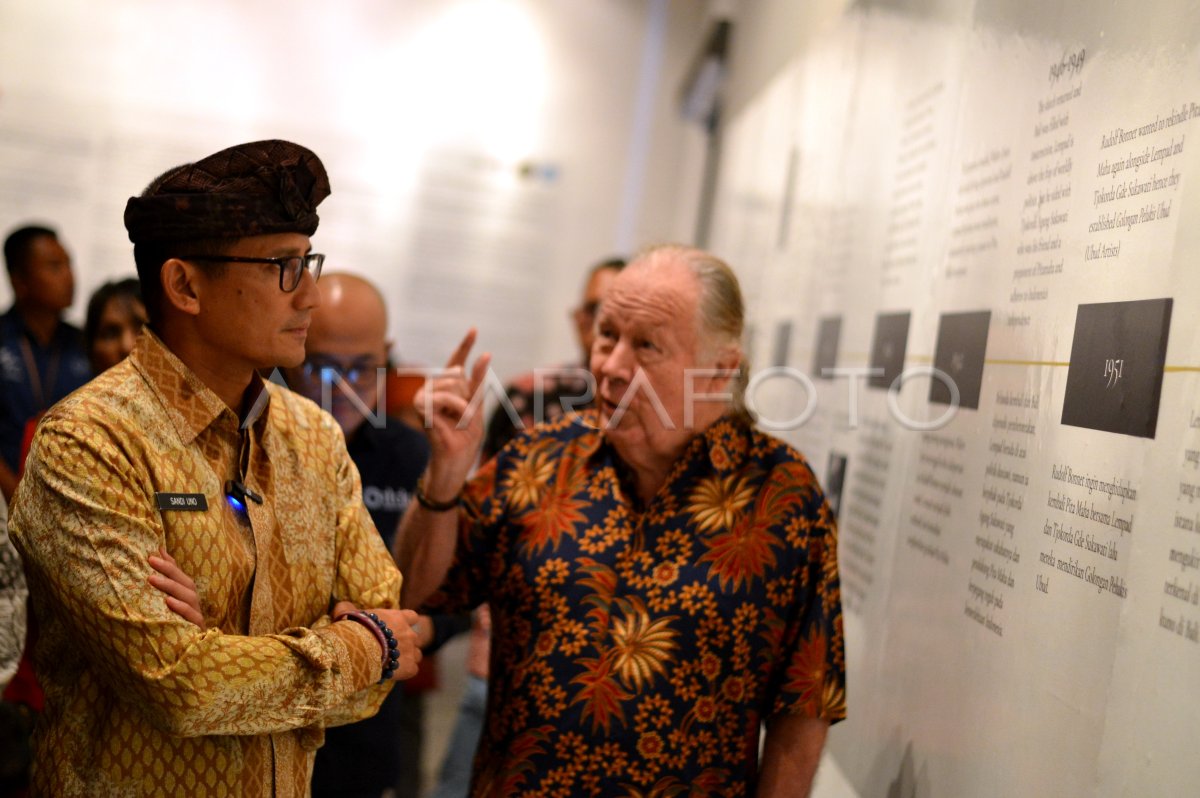 Pameran multimedia Darkness is White