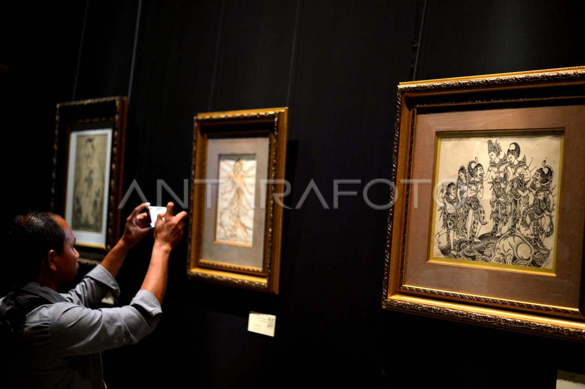 Pameran multimedia Darkness is White