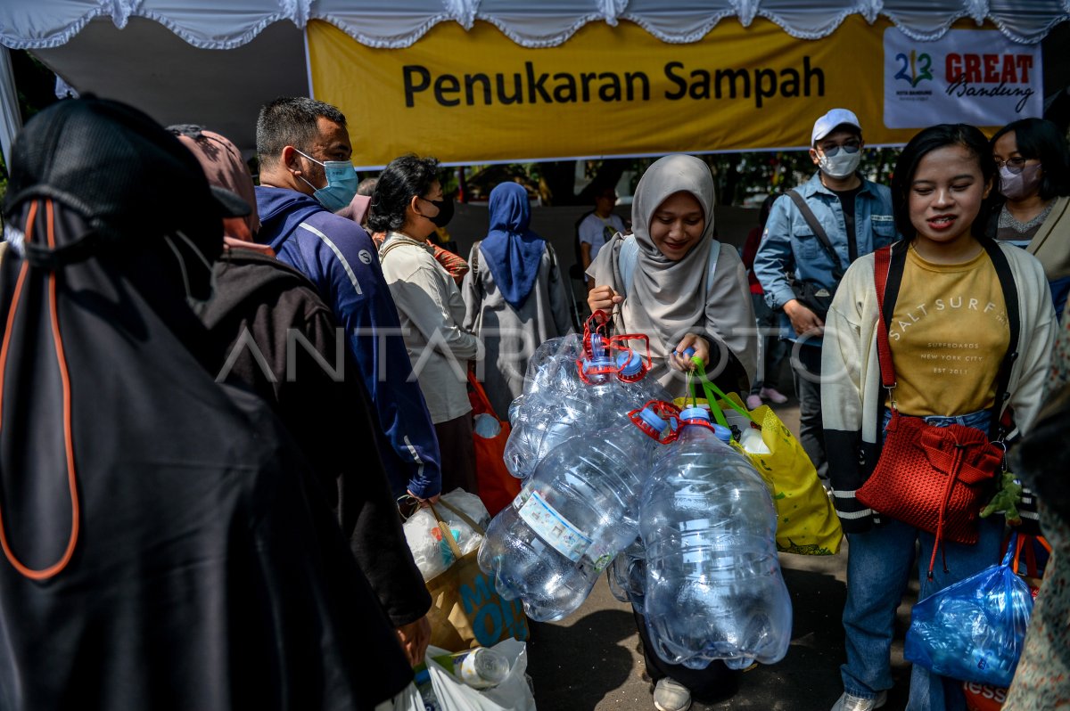 Belanja dengan sampah daur ulang