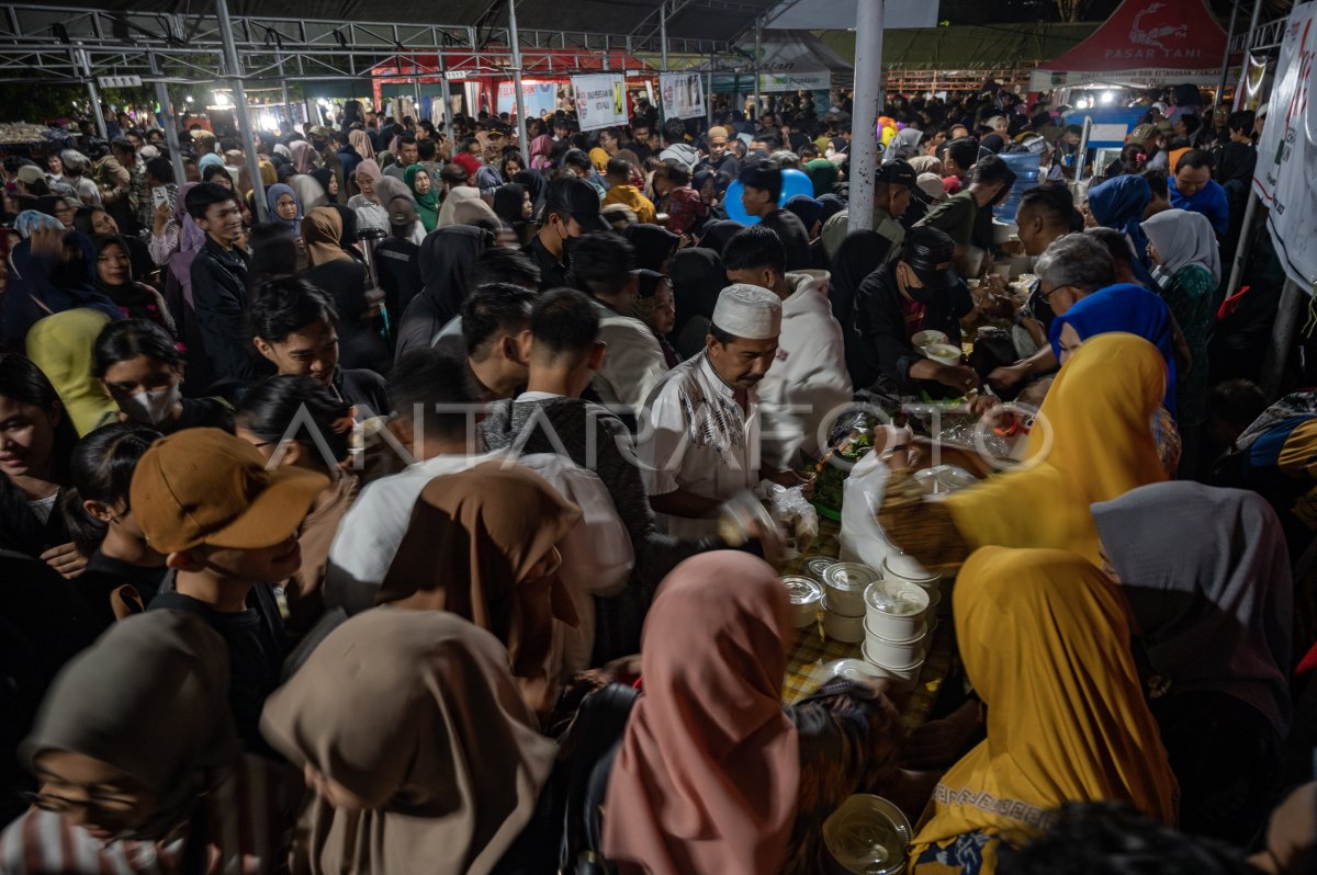 Pesta makan gratis di HUT Kota Palu