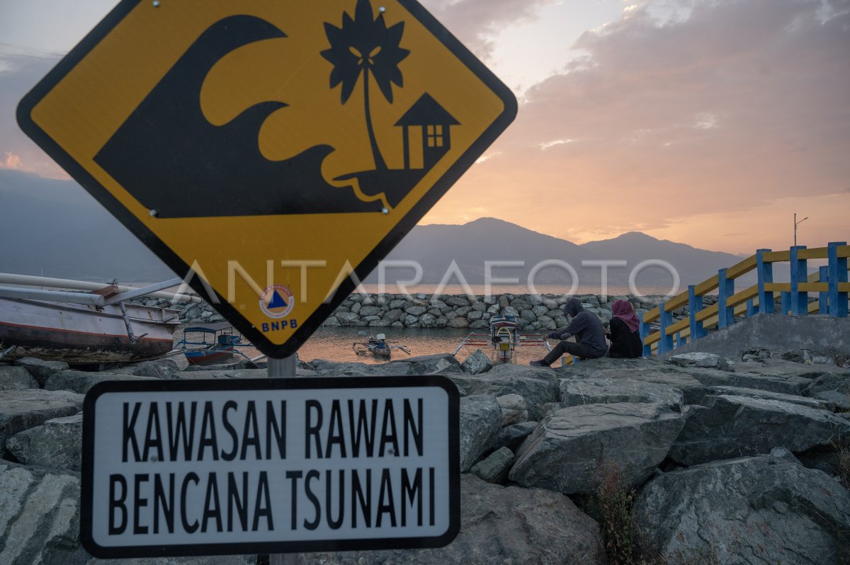 Ziarah ke bekas lokasi tsunami Palu