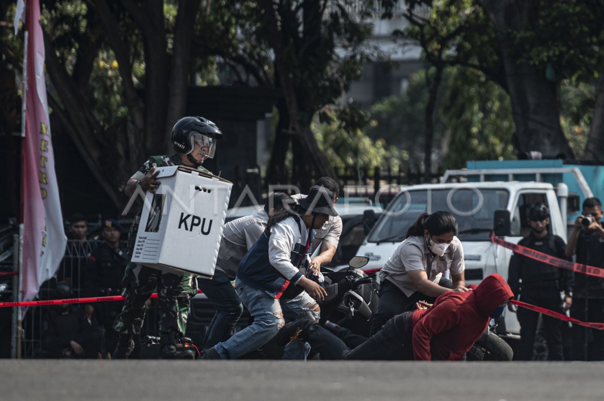 Simulasi Pengamanan Pemilu Di Jakarta | ANTARA Foto