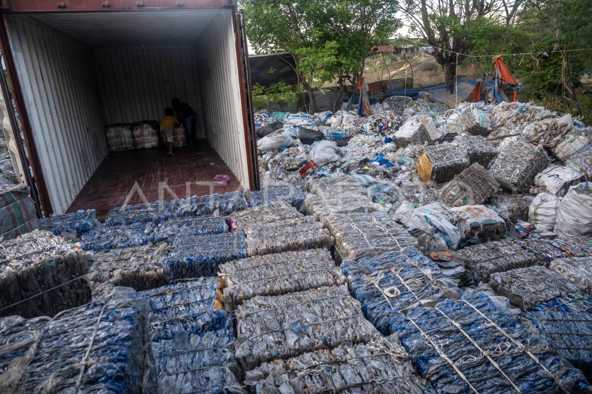 Pengelolaan Sampah Plastik Berbasis Masyarakat | ANTARA Foto