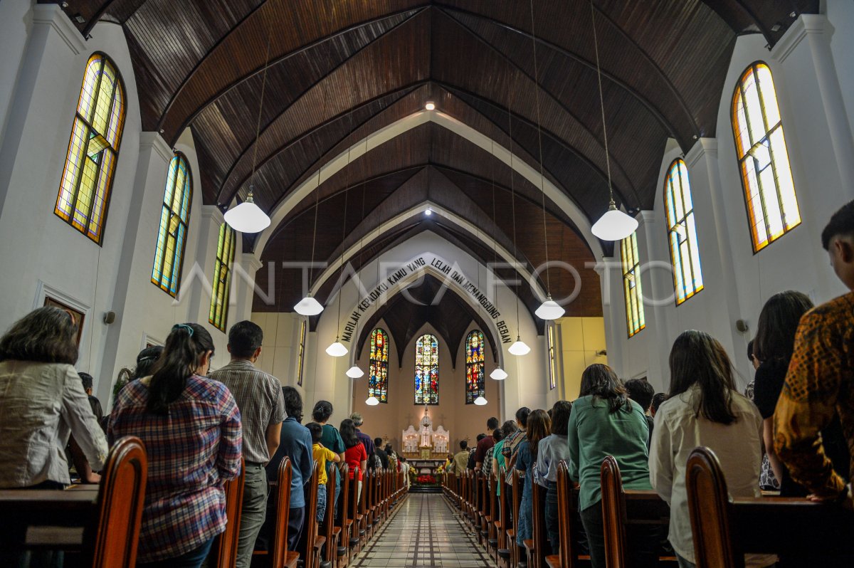 Ibadah Misa Hari Raya Natal | ANTARA Foto