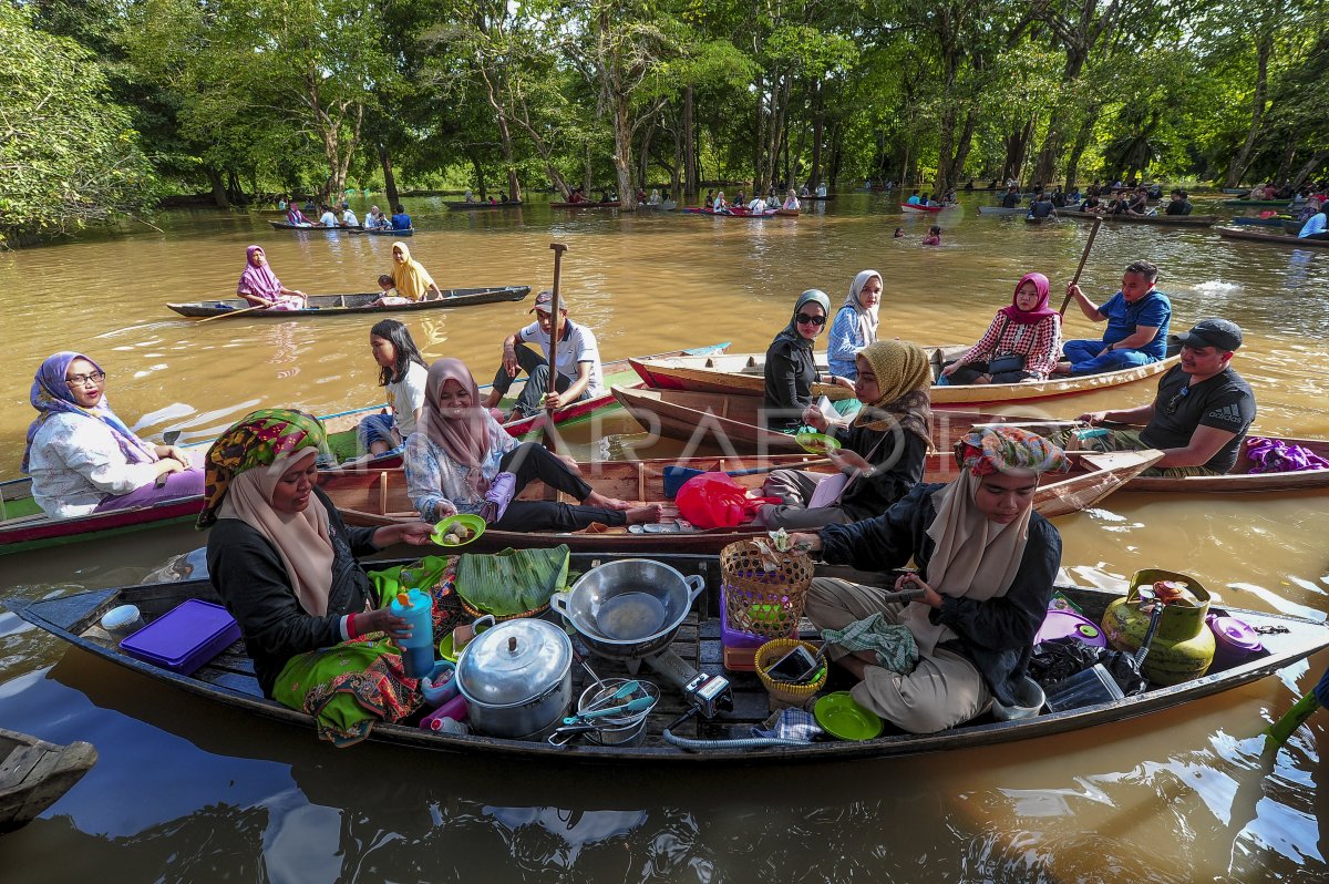 Wisata Pasar Apung Saat Banjir Di Muaro Jambi Antara Foto