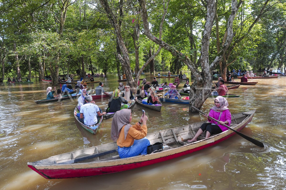 Wisata Pasar Apung Saat Banjir Di Muaro Jambi Antara Foto