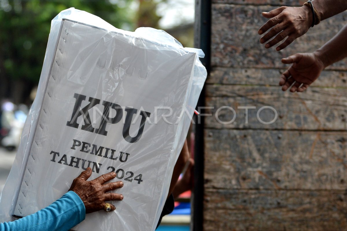 Distribusi Logistik Pemilu 2024 Di Bali Antara Foto