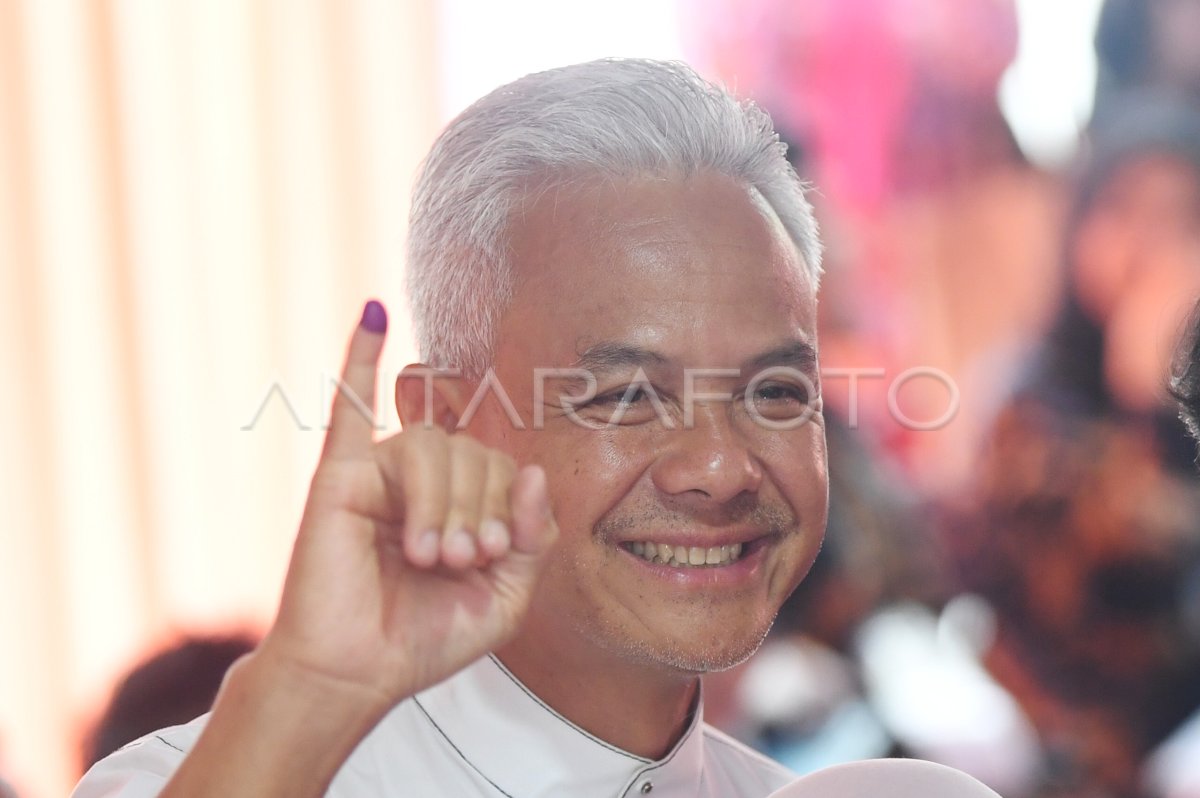 Ganjar Pranowo gunakan hak pilihnya di Semarang | ANTARA Foto