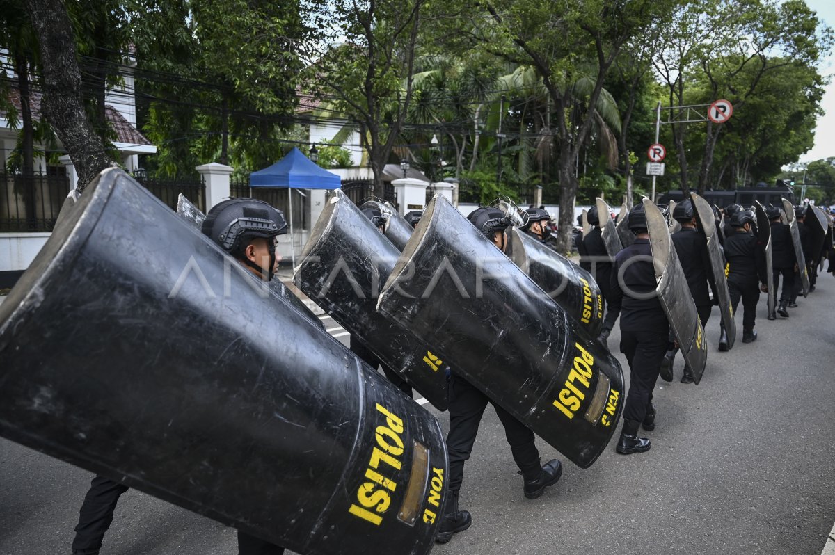 Pengamanan Unjuk Rasa Di Kpu Antara Foto