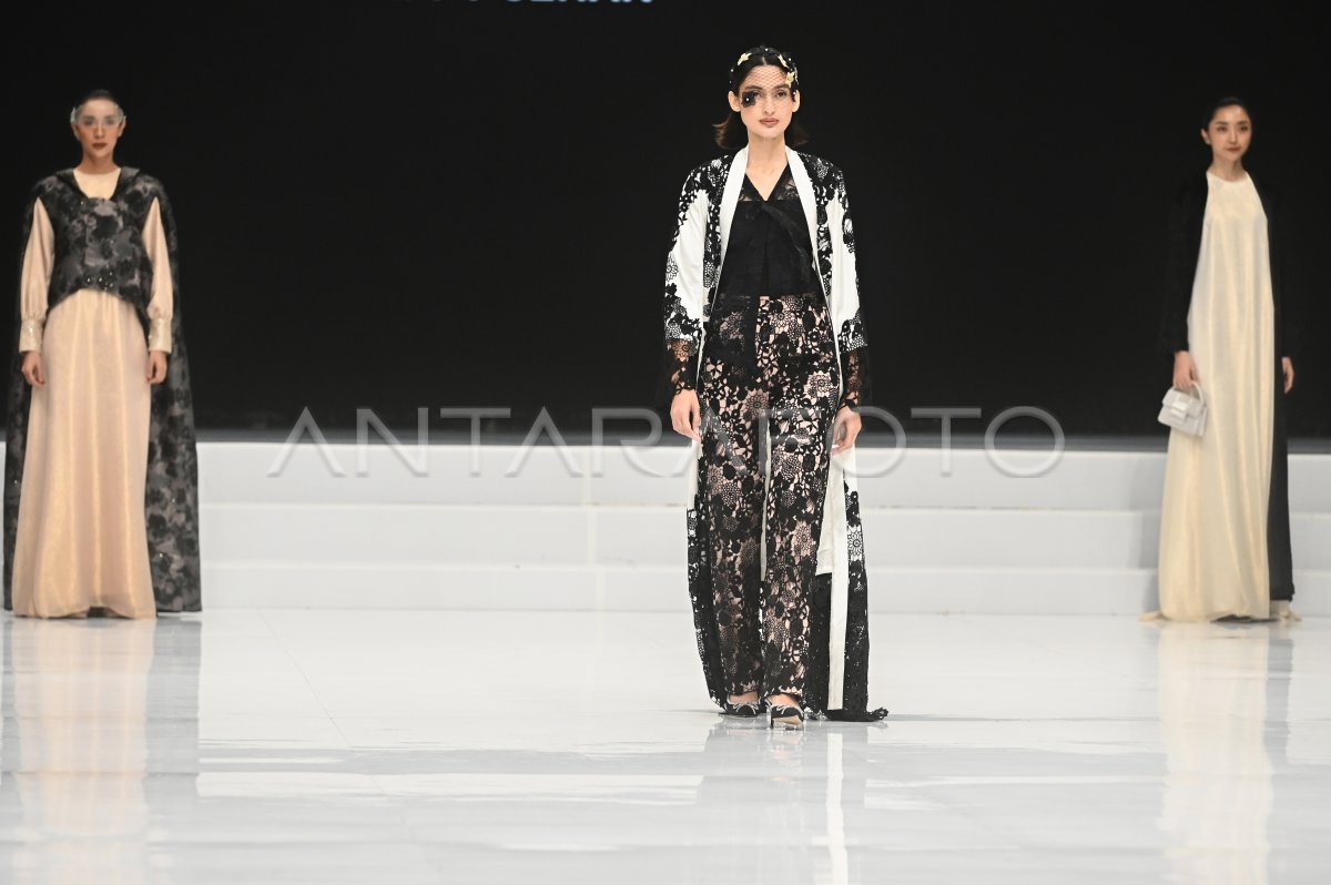 Hari Ketiga Indonesia Fashion Week 2024 Antara Foto Hari Ketiga Indonesia Fashion Week 2024 Antara Foto