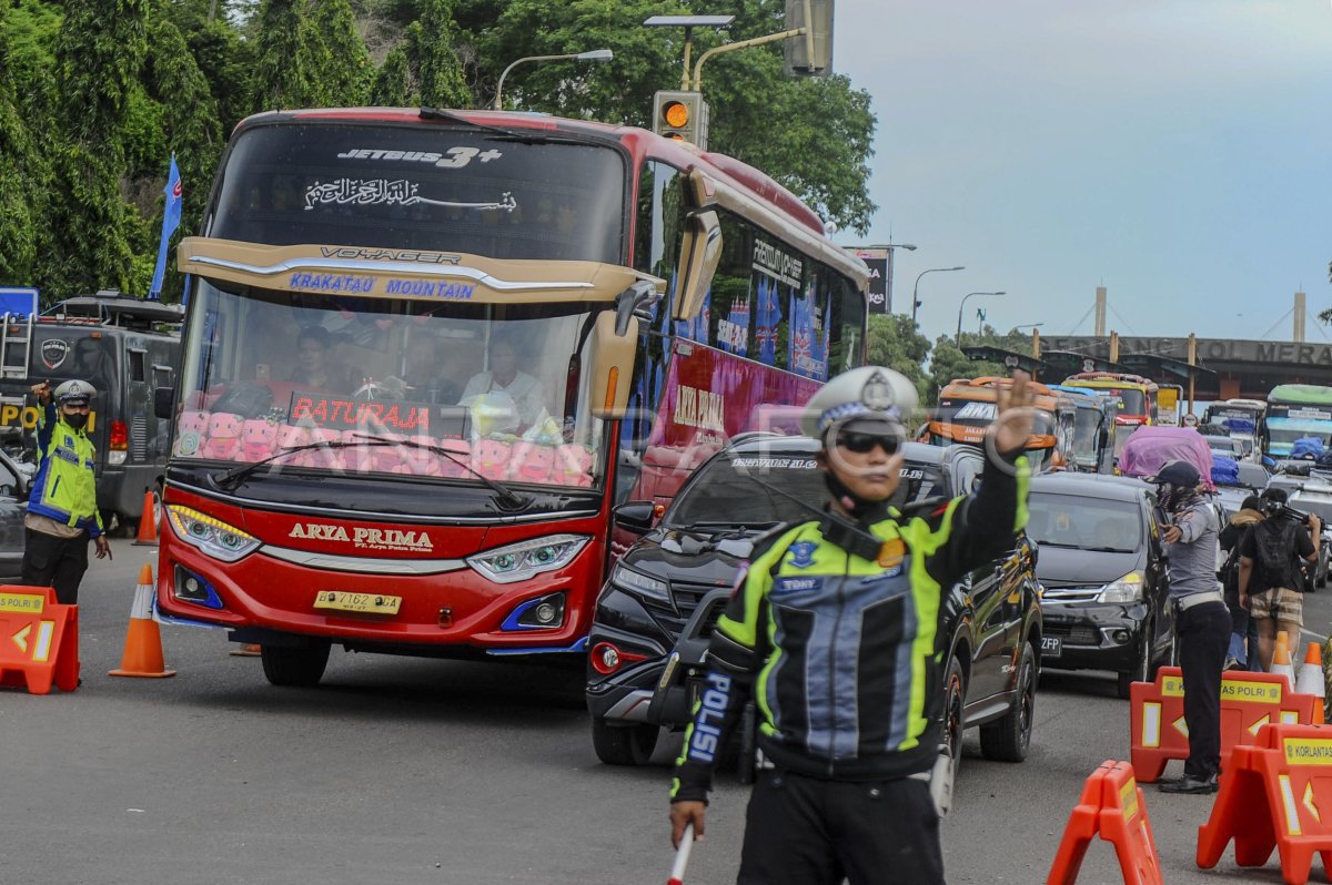 Rekayasa Arus Lalu Lintas Menuju Pelabuhan Merak | ANTARA Foto