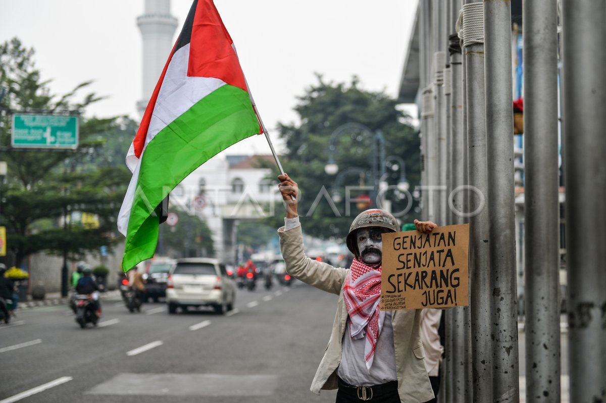 Aksi Solidaritas Untuk Palestina Di Bandung | ANTARA Foto