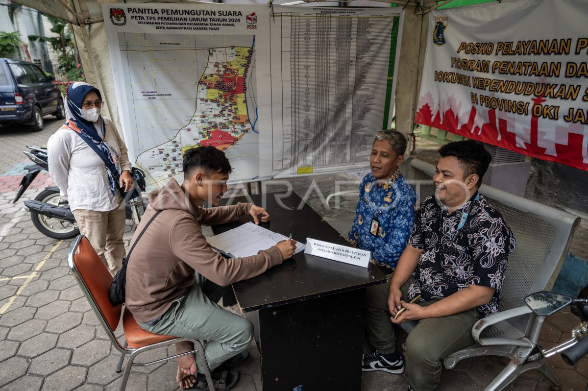 Posko Aduan Penonaktifan NIK Di Jakarta | ANTARA Foto