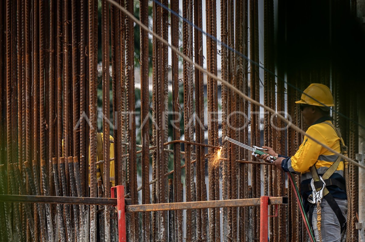 Progres Pembangunan LRT Jakarta Fase 1B | ANTARA Foto