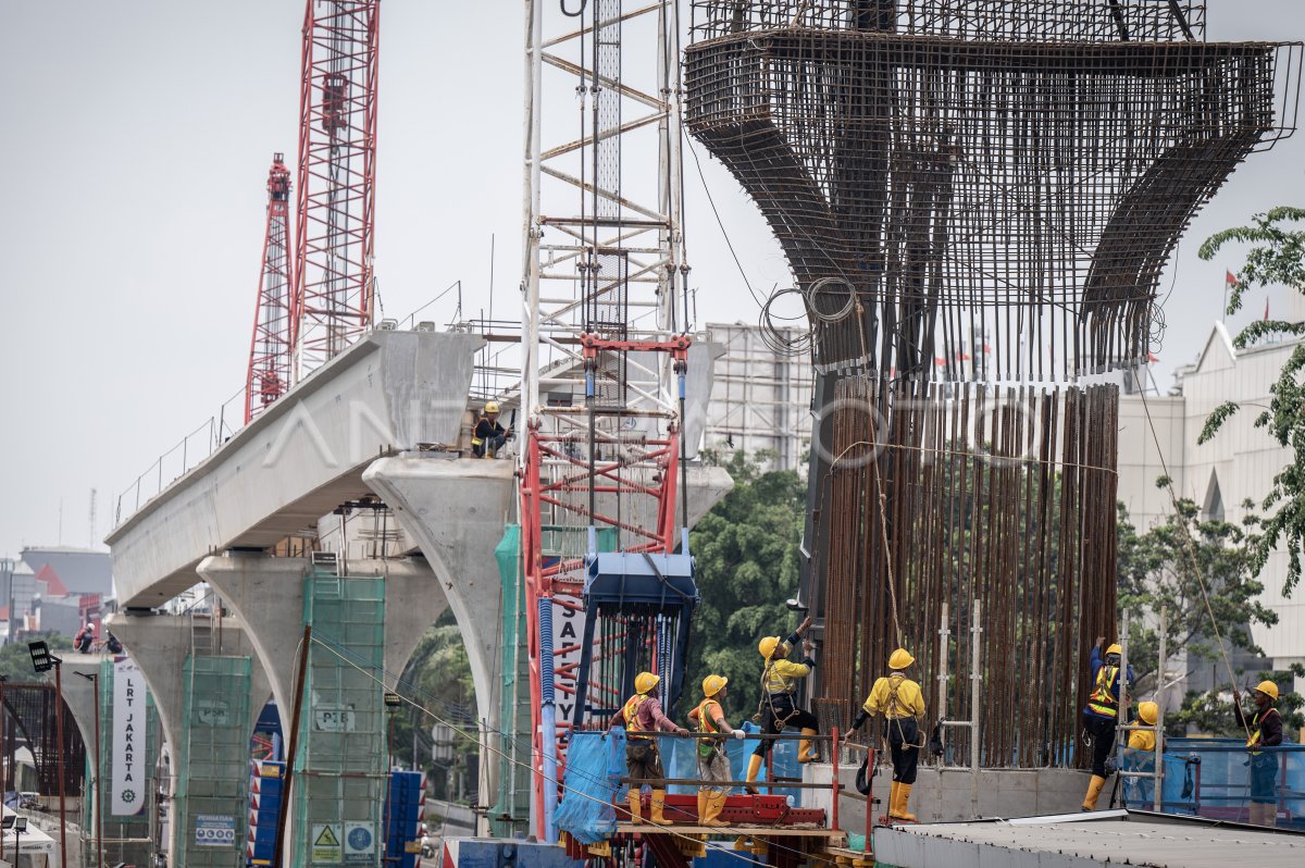 Progres Pembangunan LRT Jakarta Fase 1B | ANTARA Foto