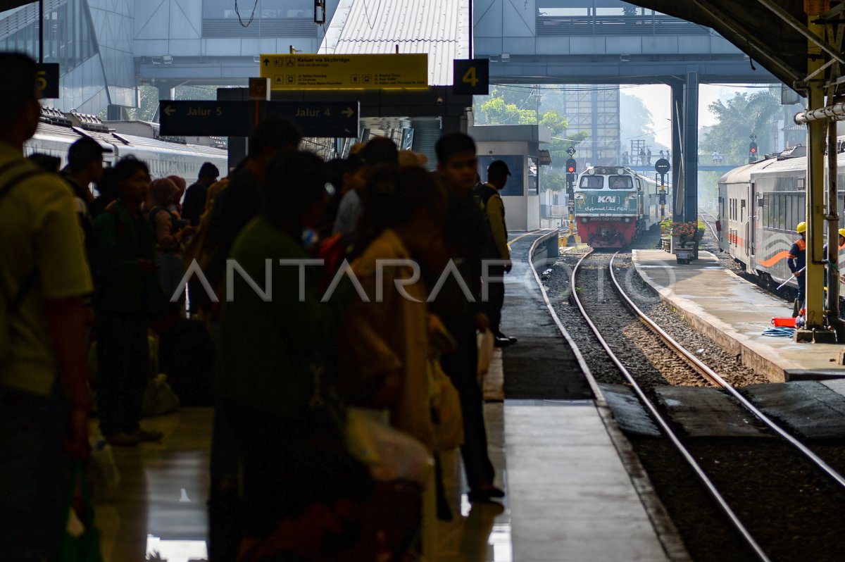 Pt Kai Tambah Pengoperasian Kereta Antisipasi Lonjakan Penumpang