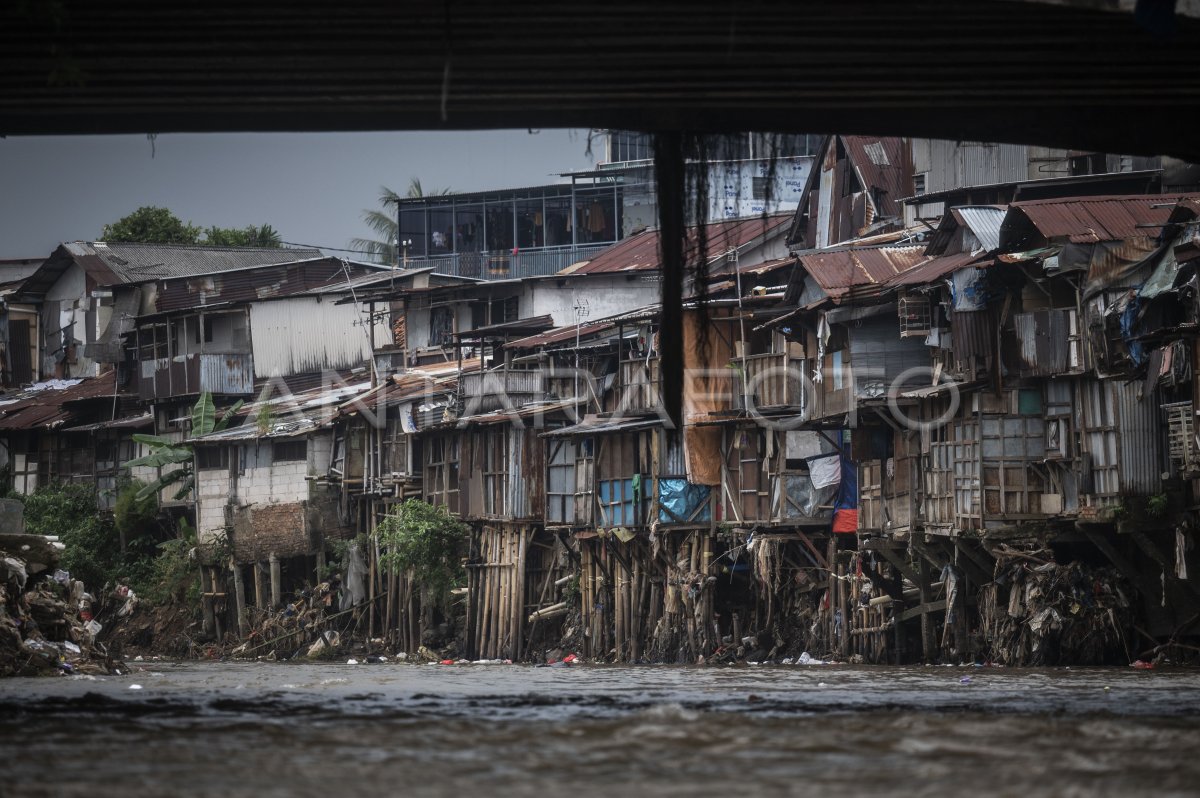 Kelanjutan Normalisasi Sungai Ciliwung Antara Foto