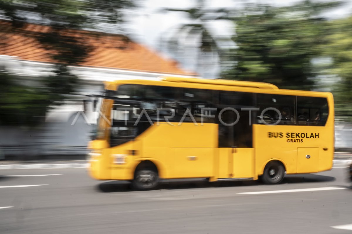 Operasional Bus Sekolah Gratis Di Jakarta | ANTARA Foto