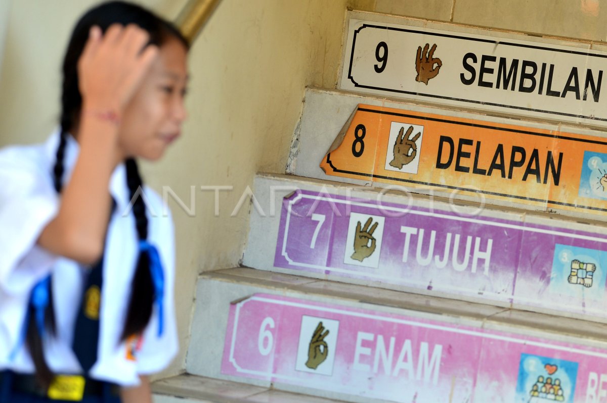 Masa pengenalan lingkungan sekolah siswa SLB | ANTARA Foto