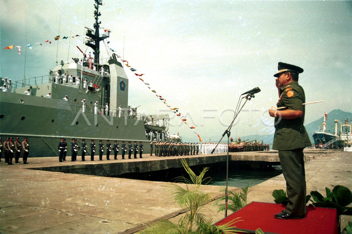 PANGAB REMIKAN KRI TELUK MANADO DAN KARI SOPUTAN | ANTARA Foto