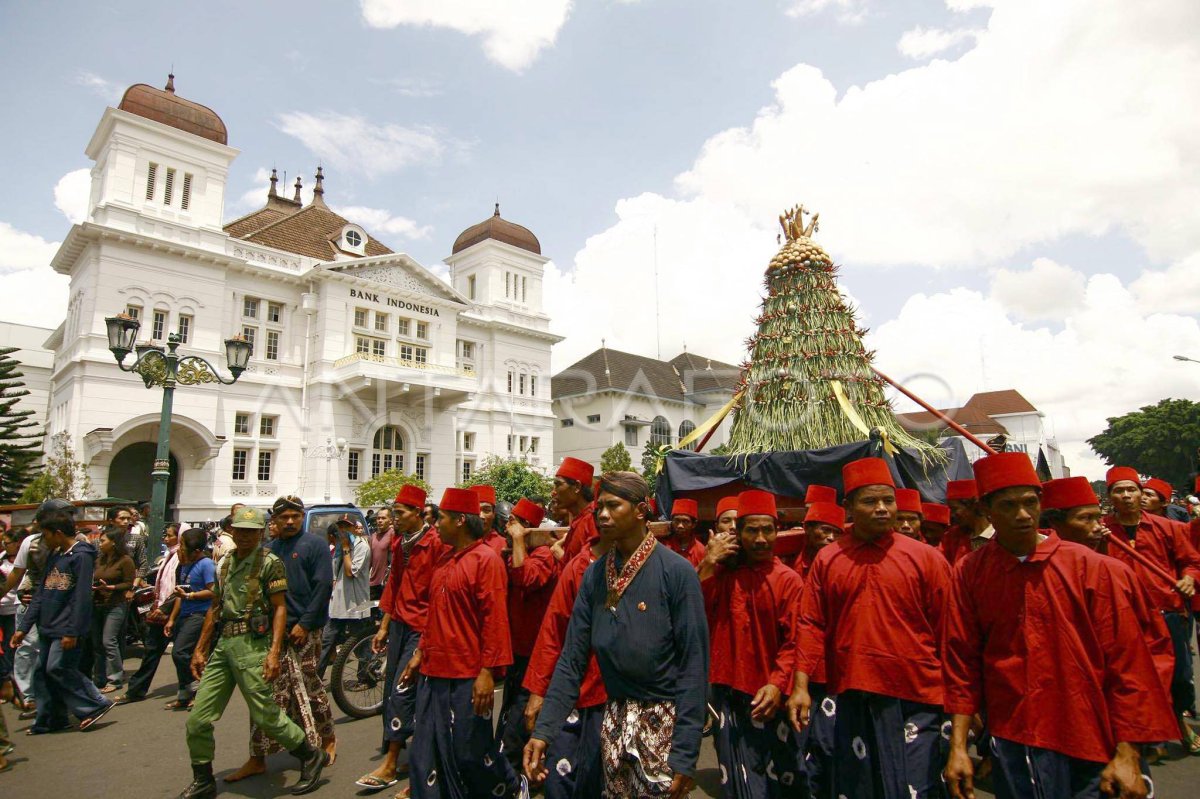 GREBEG SEKATEN. | ANTARA Foto