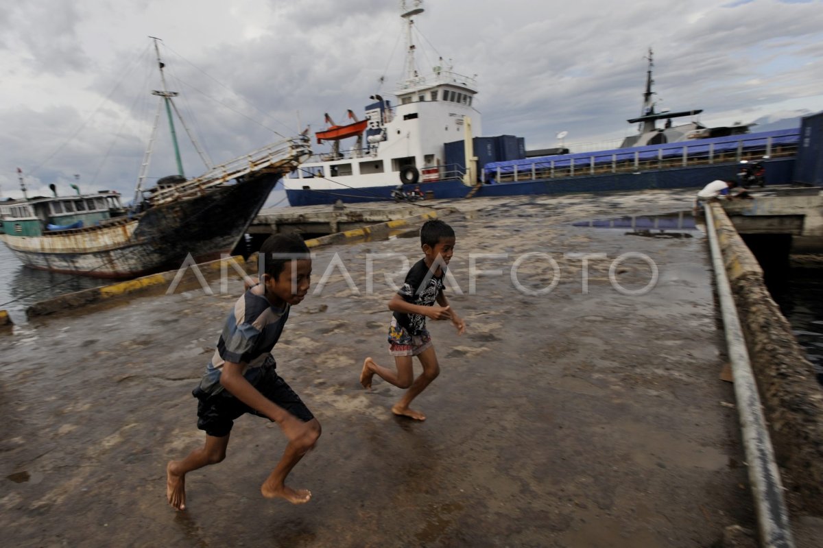 Pelabuhan Maumere | ANTARA Foto
