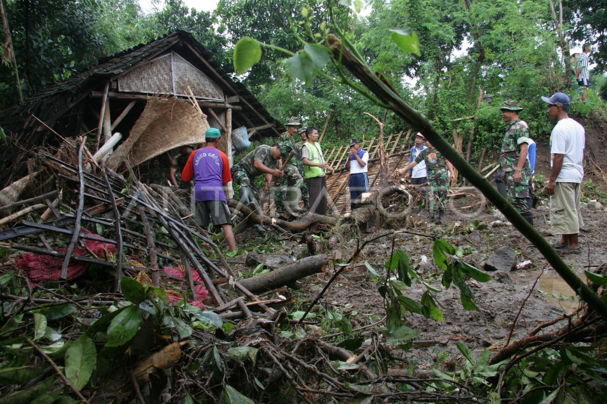 Banjir Bandang Tulungagung Antara Foto