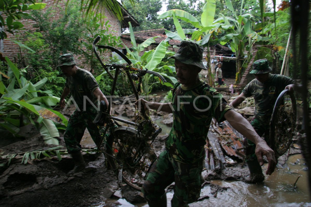 Banjir Bandang Tulungagung Antara Foto