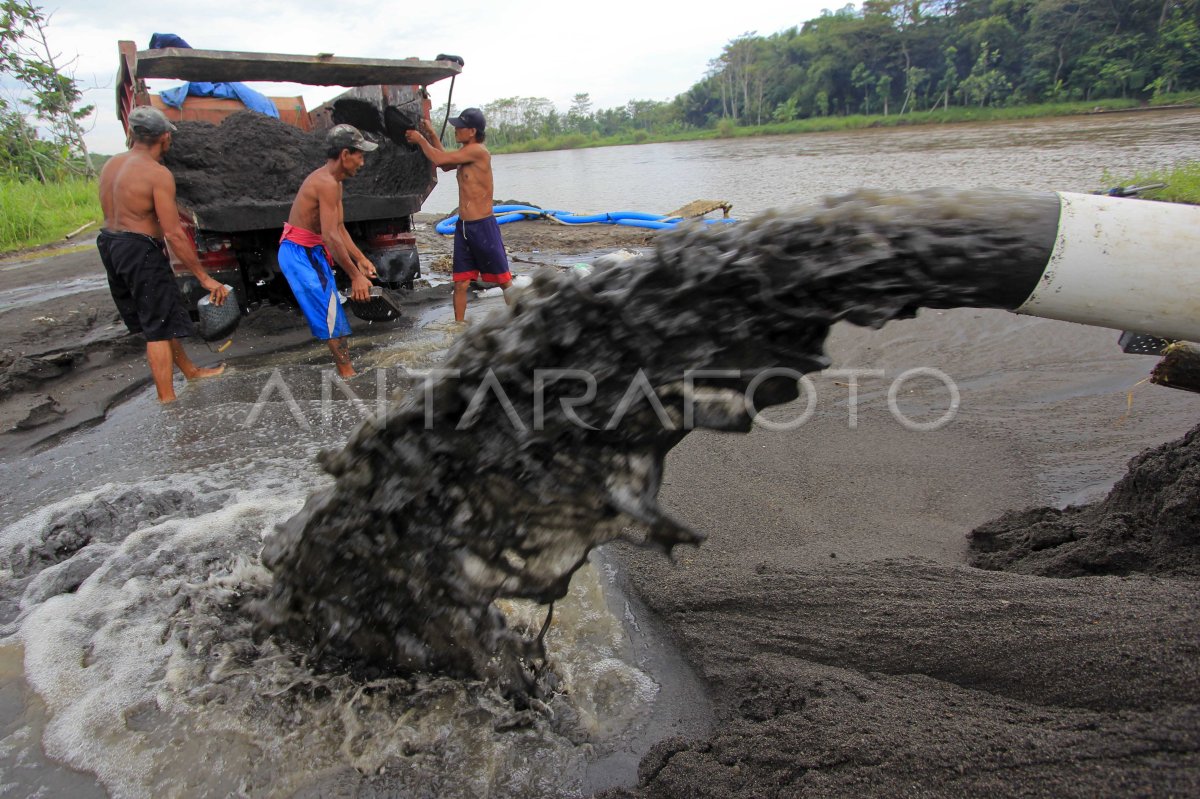 Penambang Pasir Mekanik Antara Foto