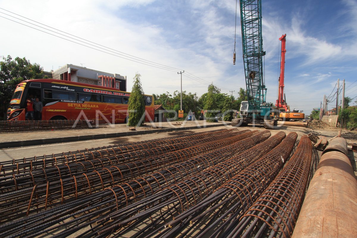 Perbaikan Jembatan Jalur Pantura Antara Foto