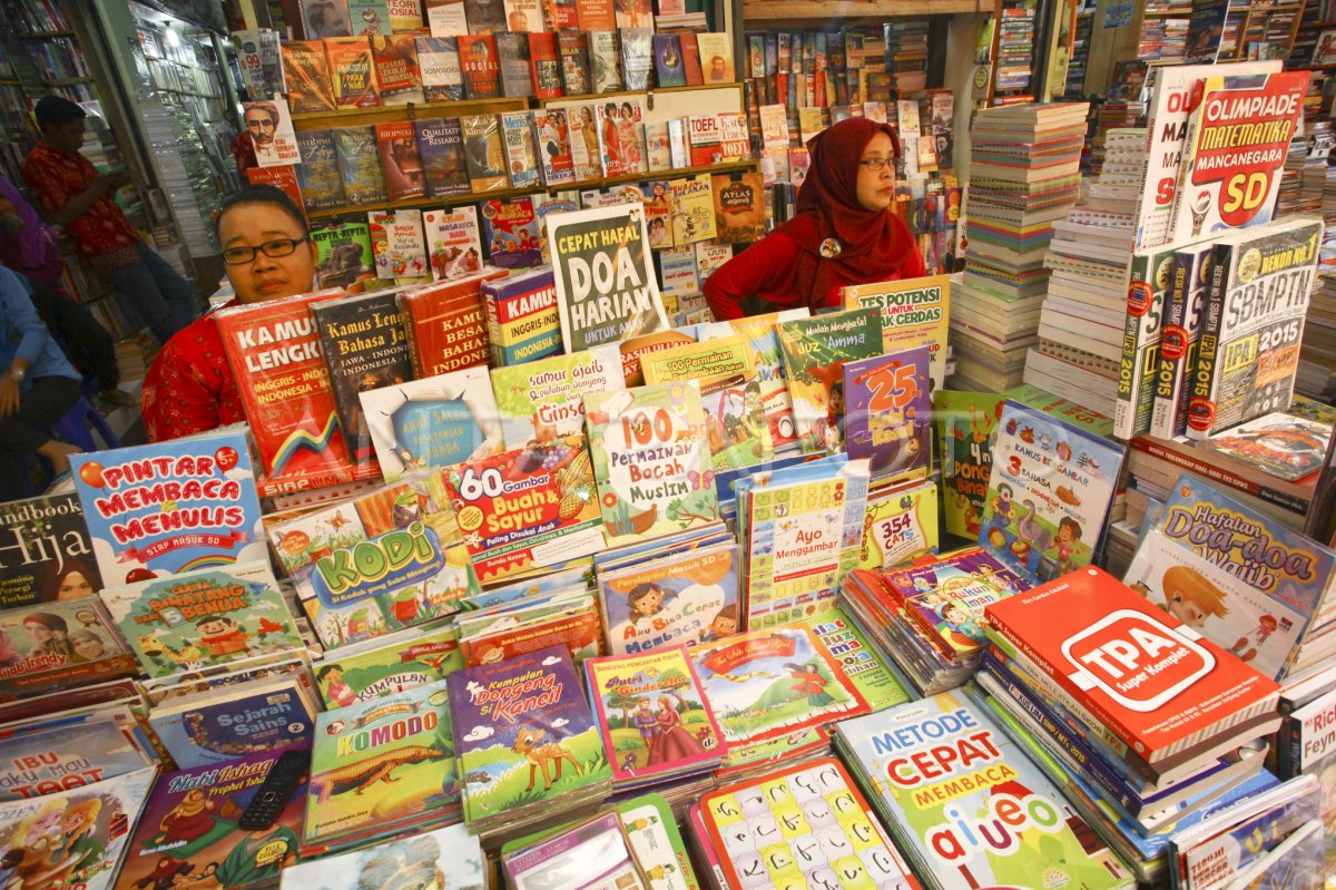 Penjualan Buku Pelajaran Meningkat Antara Foto