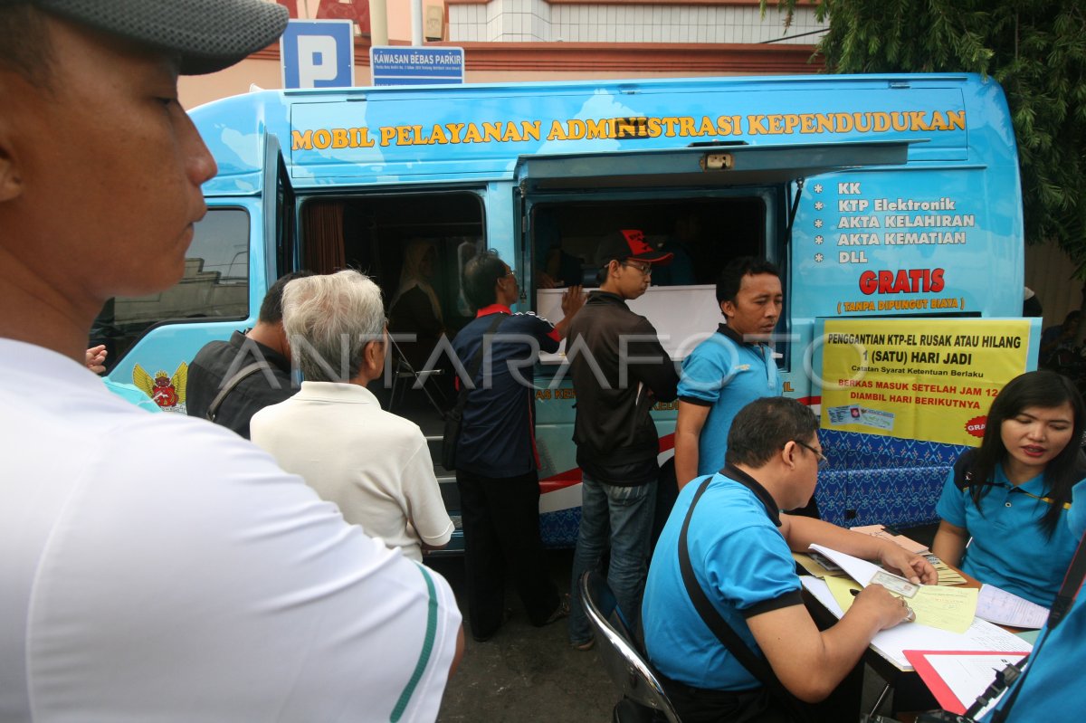 Pelayanan Administrasi Kependudukan Keliling Antara Foto