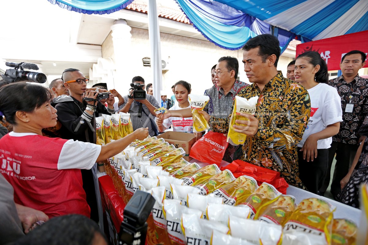 MENTAN PASTIKAN PASOKAN MINYAK GORENG AMAN | ANTARA Foto