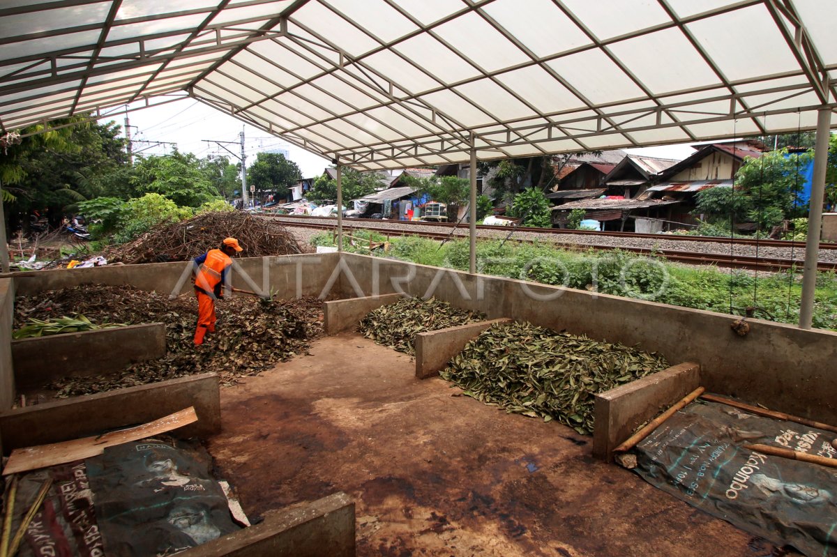 PENGOLAHAN SAMPAH MENJADI PUPUK | ANTARA Foto