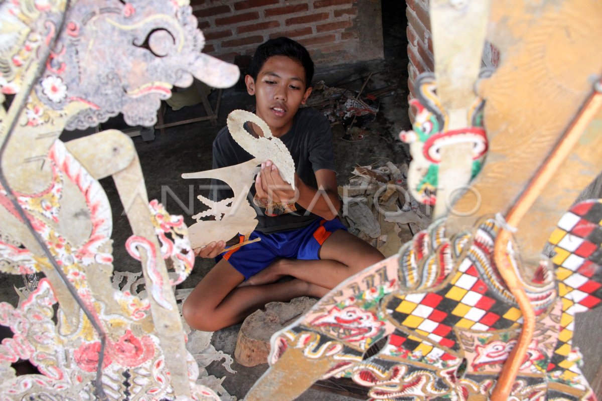 Kerajinan Wayang Kulit Antara Foto