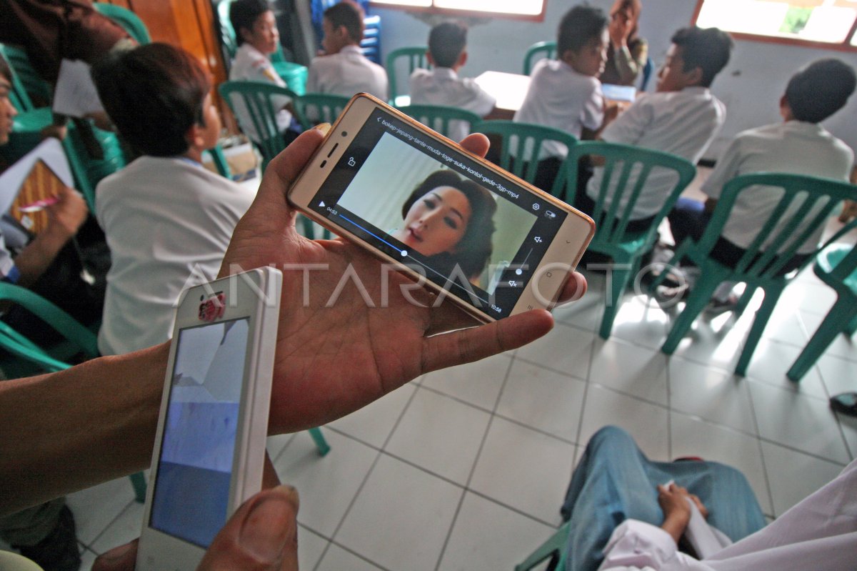 RAZIA PELAJAR BOLOS SEKOLAH | ANTARA Foto