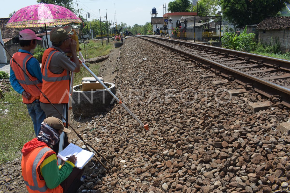 Jalur Ganda Kereta Api Antara Foto